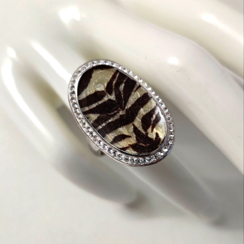 Sterling Silver 925 Black Zebra Ring Oval Stone and Decorative Border